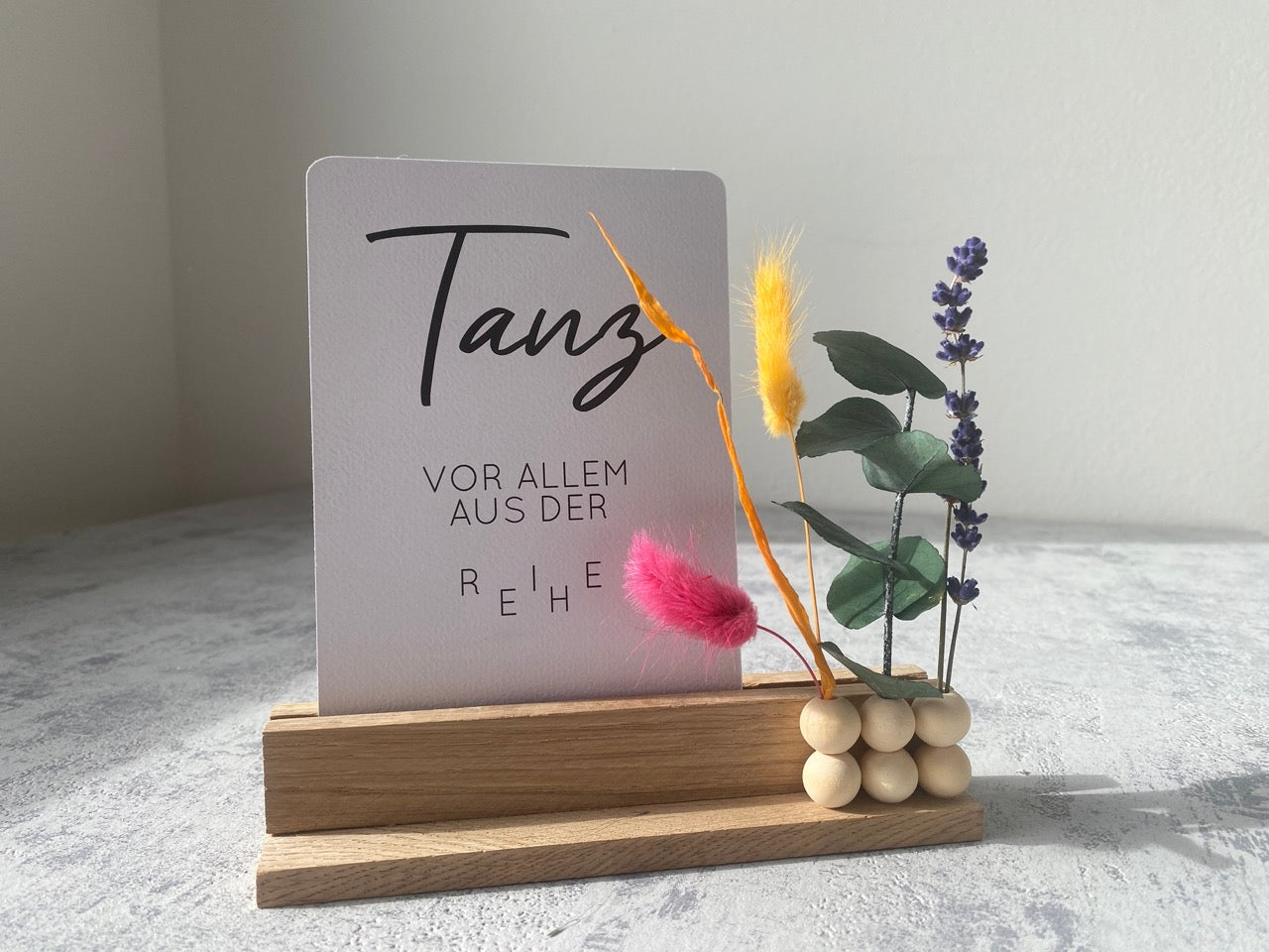 Kartenhalter mit Karte und Trockenblumen | Tanz... | Flowerboard