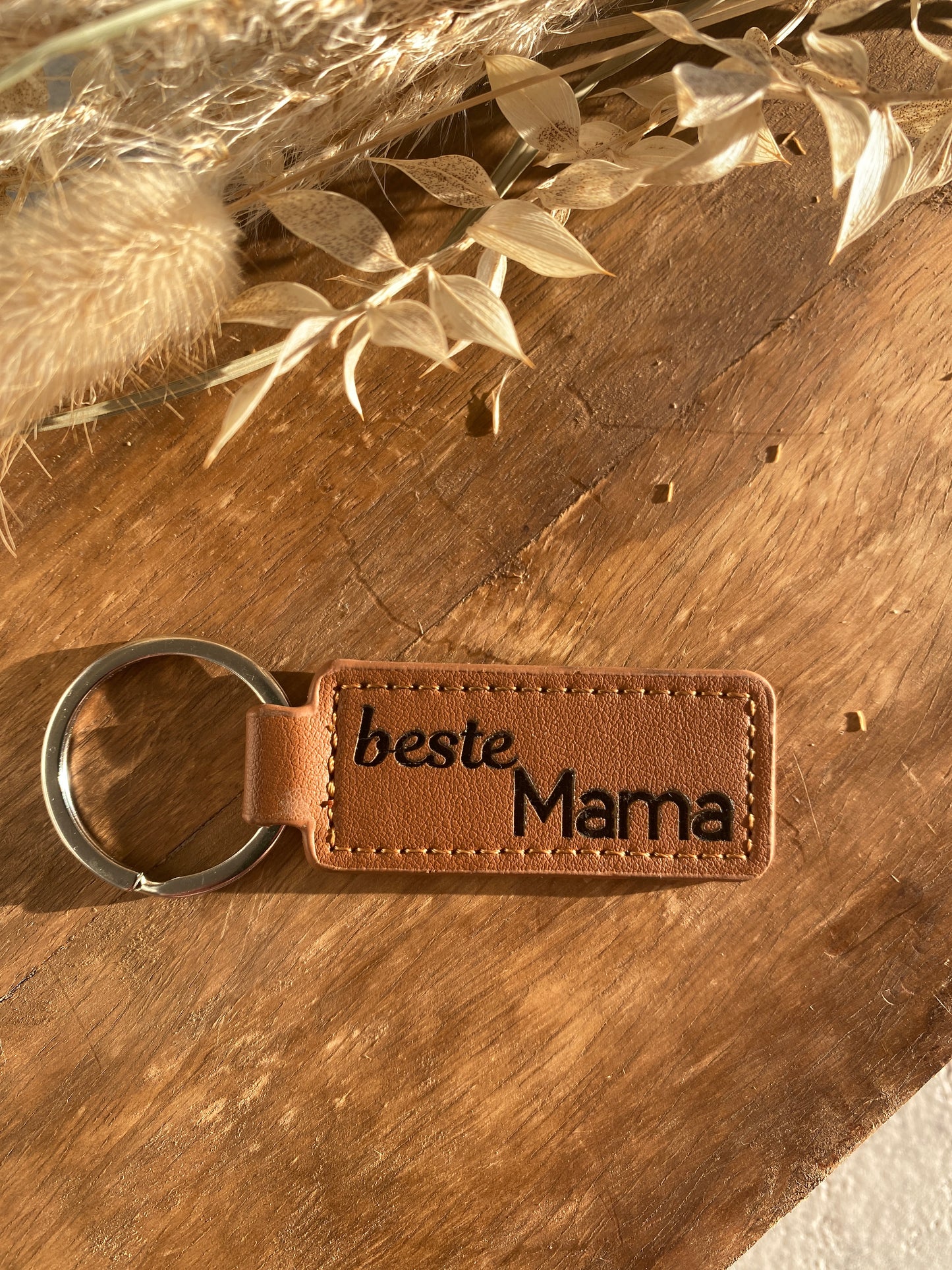 Schlüsselanhänger aus veganem Apfelleder | mit persönlicher Gravur